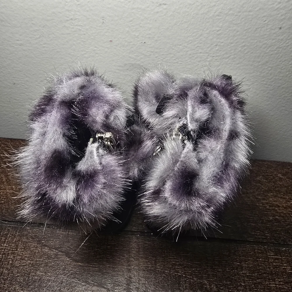 Stuart Weitzmann Baby Infant Black Quilted Sparkle Fur Pom Pom Booties Size 1